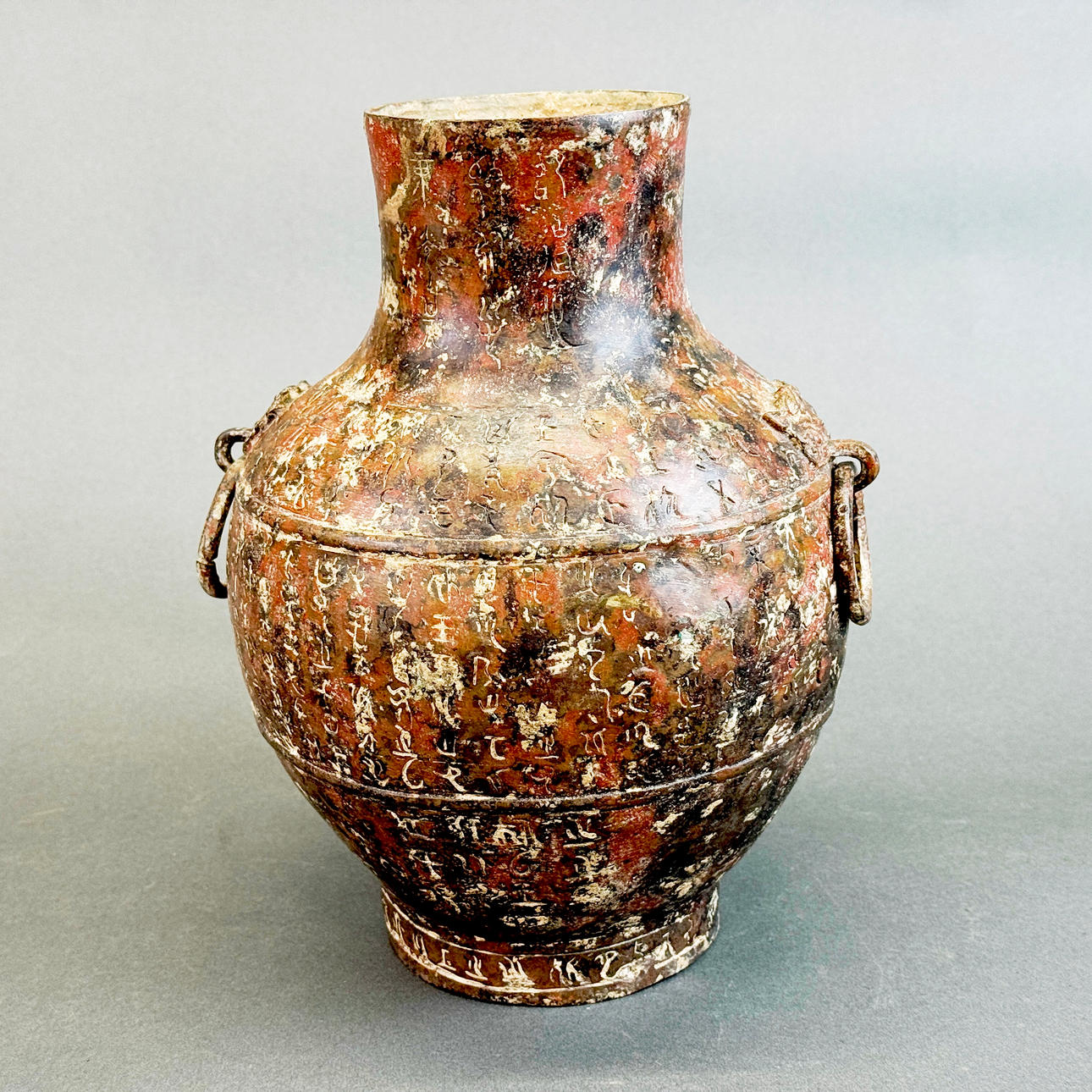 ARCHAIC STYLE BRONZE VASE.