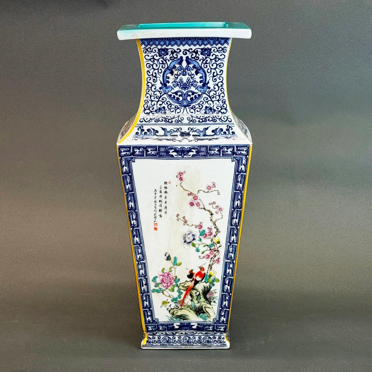 CHINESE SQUARE PORCELAIN VASE.