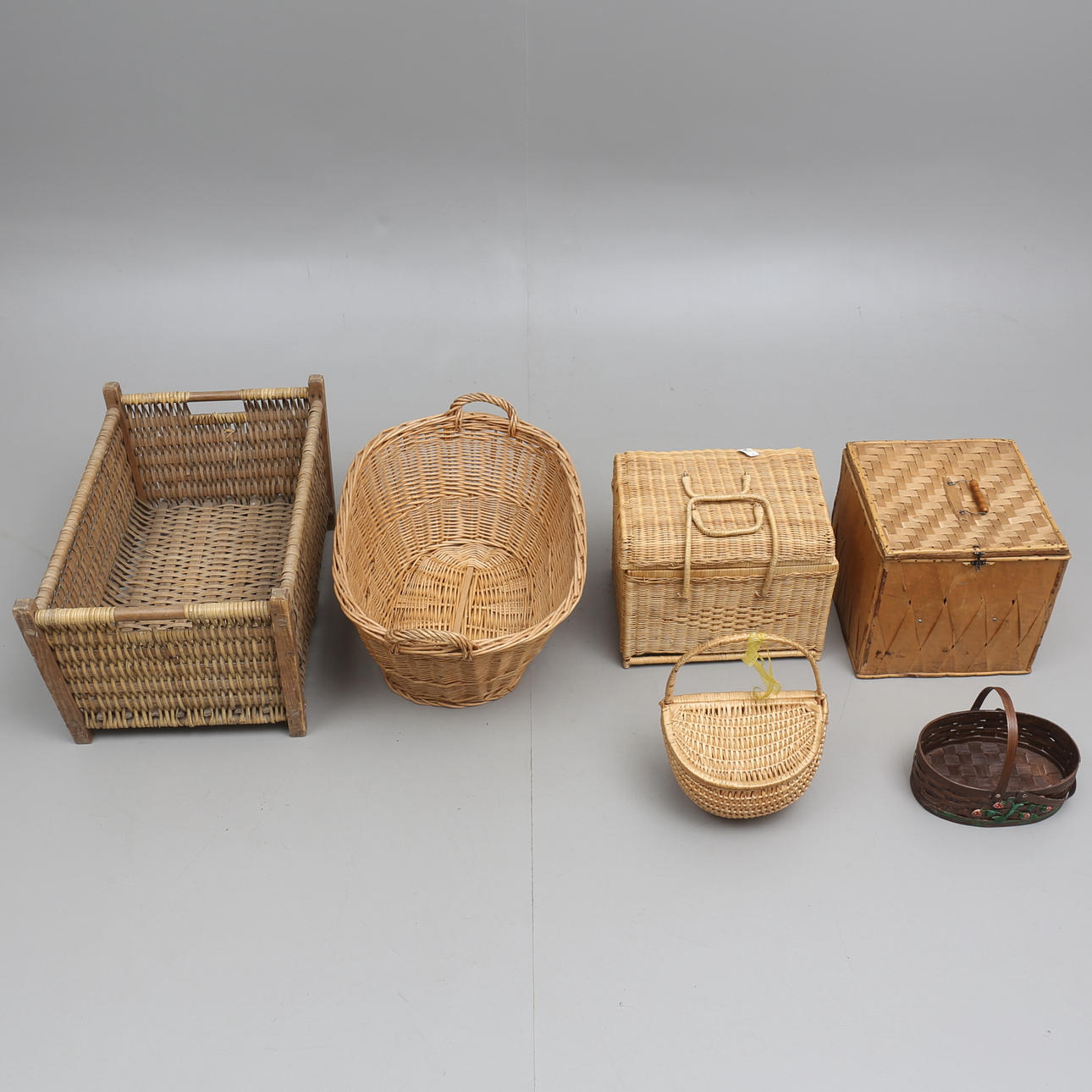 MANGELKORGAR, samt SPÅNKISTA, 6 delar, m.m, 1900-tal.