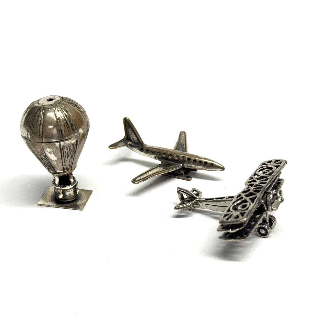 GROUP OF MINIATURE SILVER FLYING ITEMS.