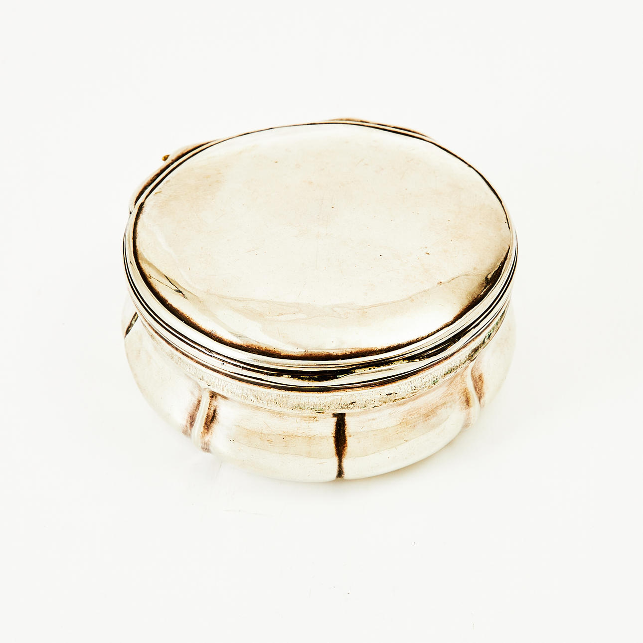 DANIEL LUNDSTRÖM. Box, silver, rococo, lightly crowned shape, interior gilt, marked Stockholm 1769.