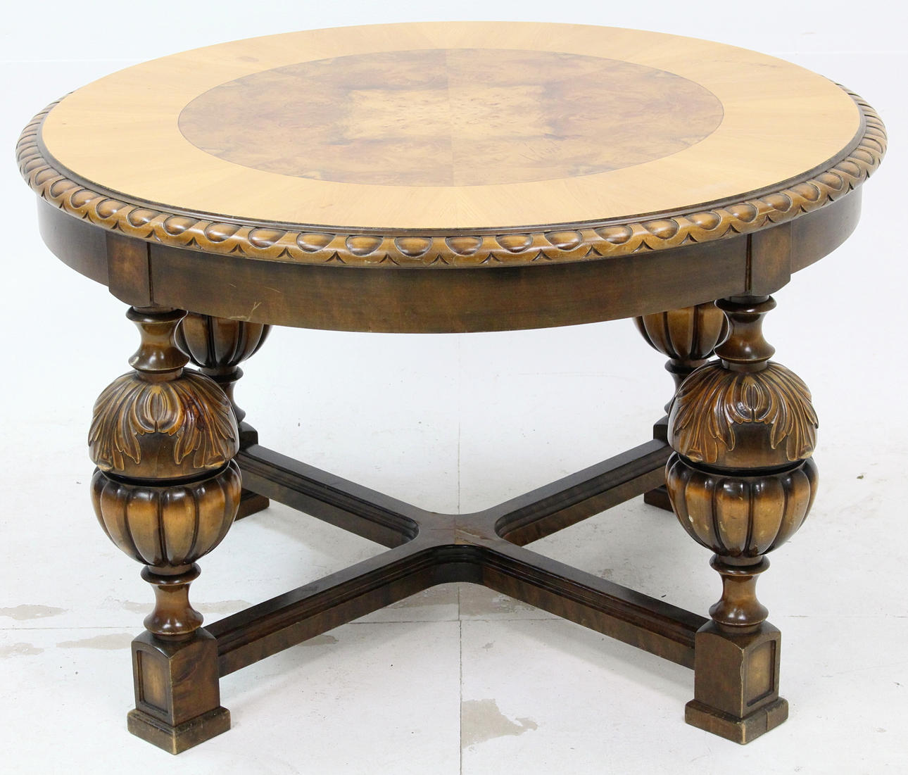 VARDAGSRUMSBORD, runt, 1900-tal.