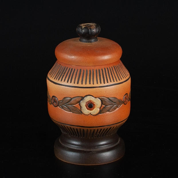 P. IPSENS ENKE, urn with lid, model 782.