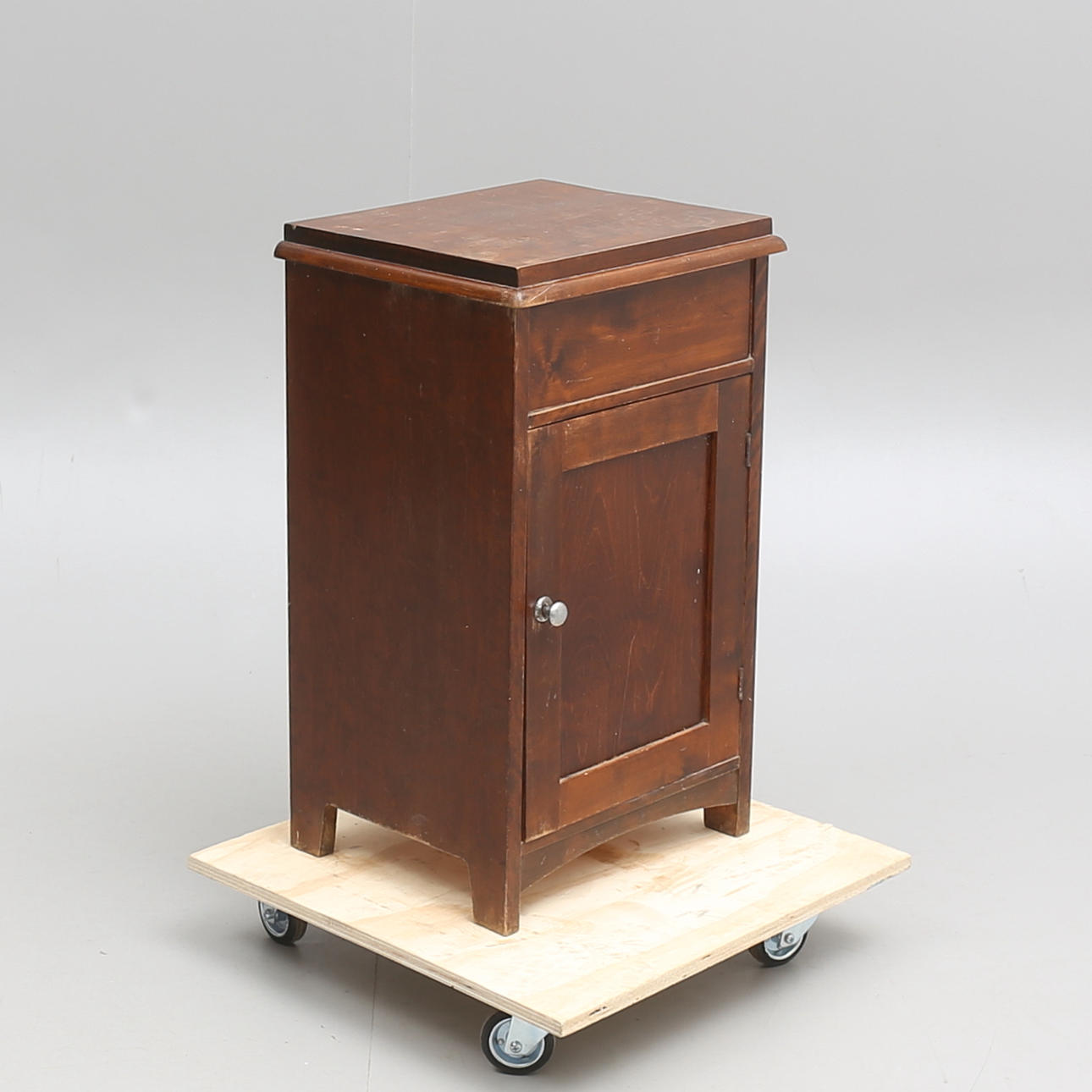 KOMMOD, tidigt 1900-tal.