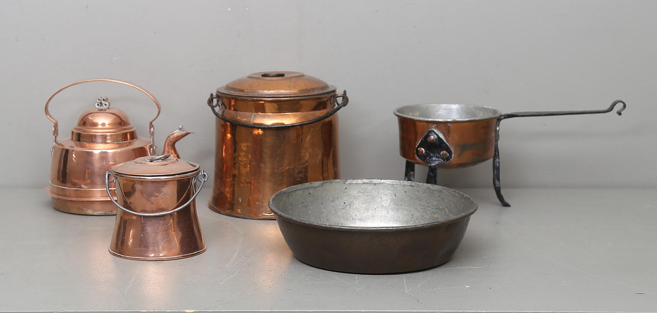 KOPPARFÖREMÅL, 5 delar, 1800-1900-tal.
