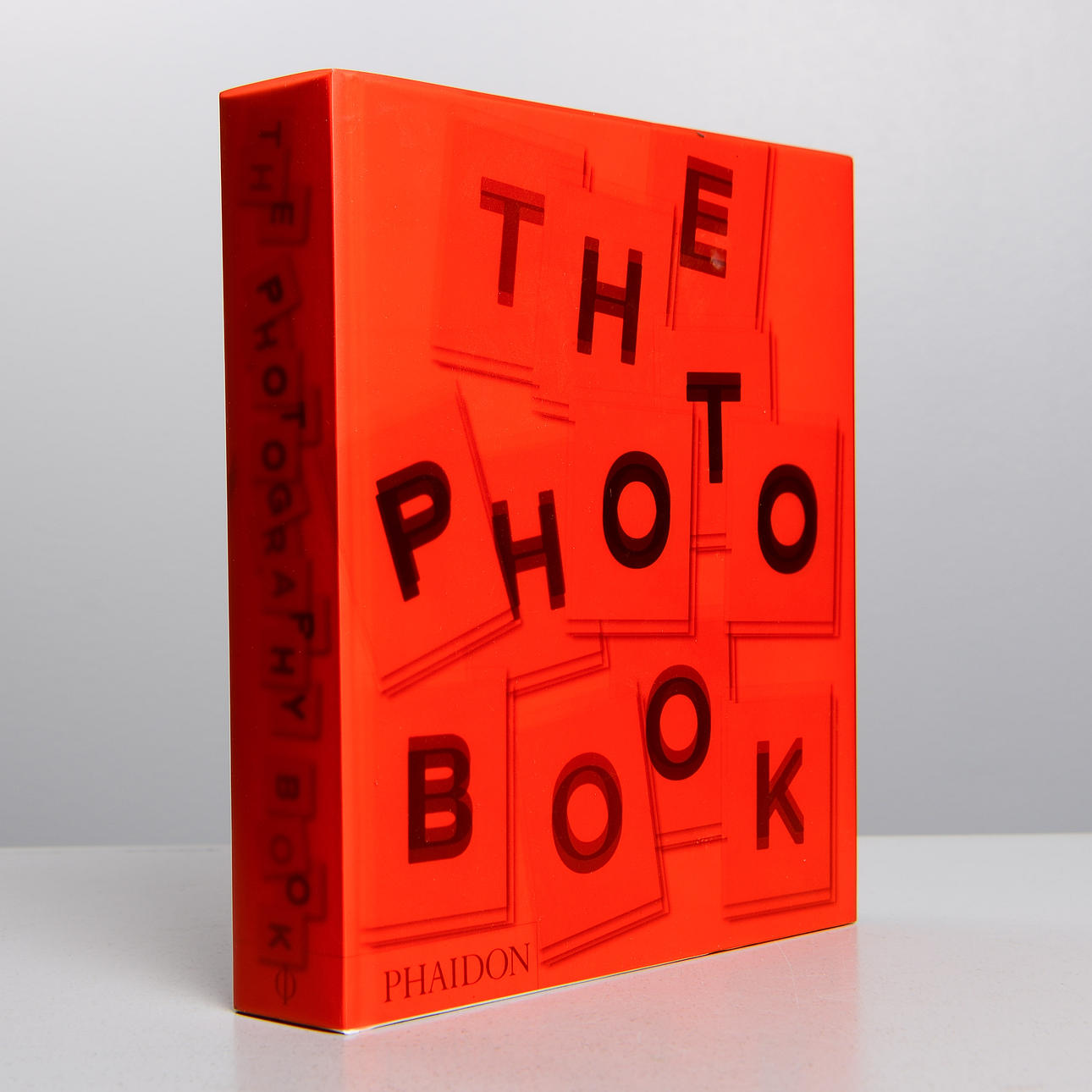 THE PHOTOGRAPHY BOOK, Phaidon Press, 2014.