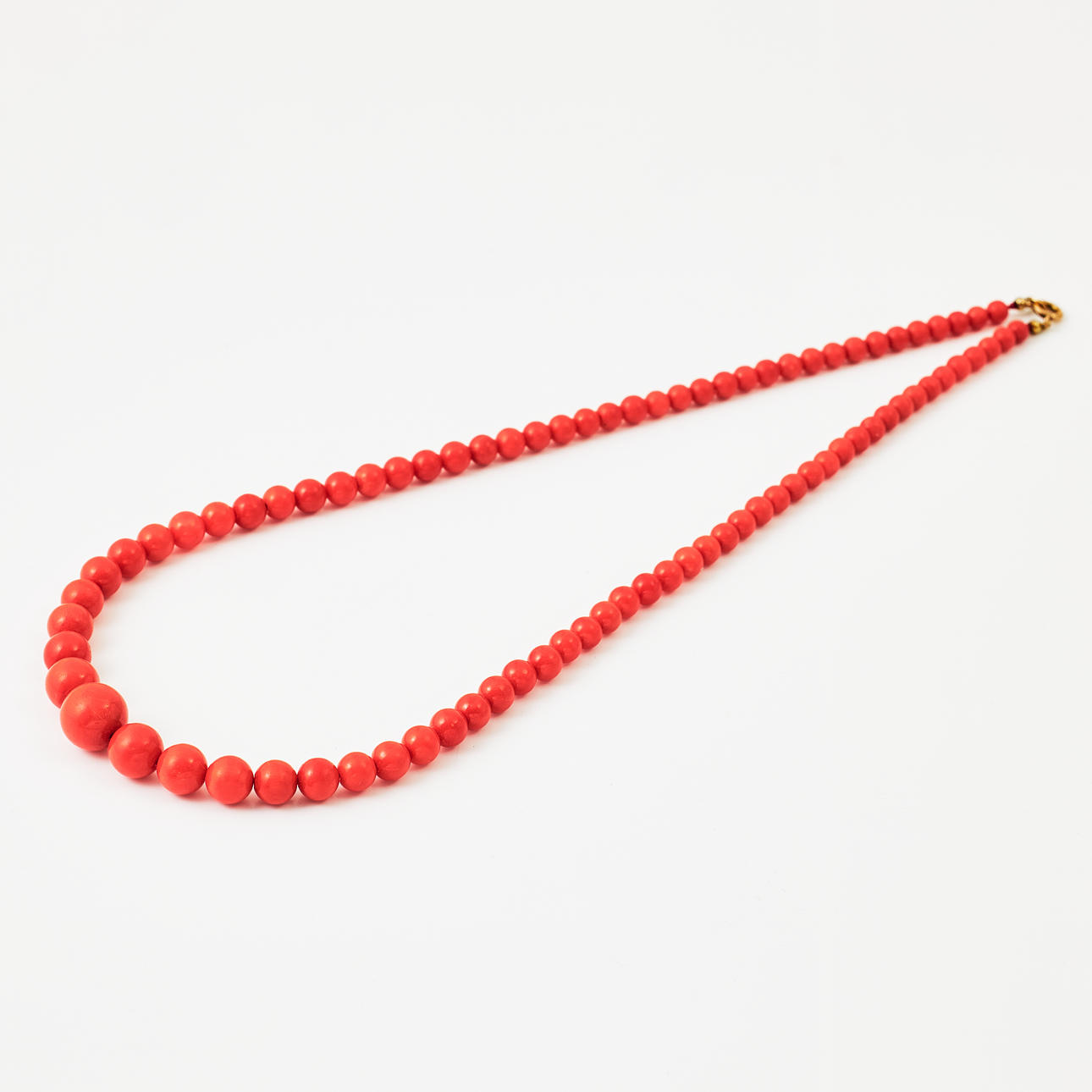 Ein Set aus Korallenperlen, ca. 5-12,7 mm.