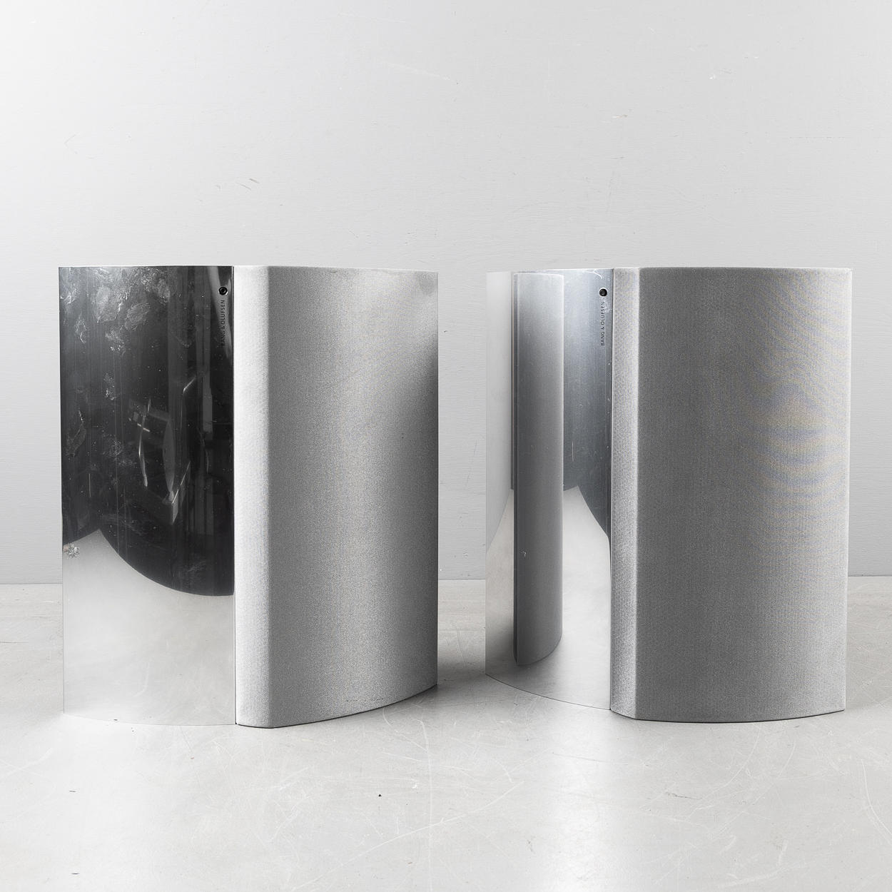 BANG & OLUFSEN, a pair, Beolab 4000.