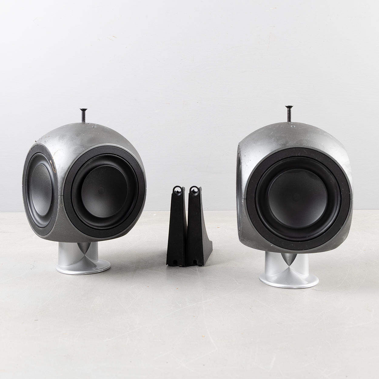 BANG & OLUFSEN, “Beolab 3", a pair, wall-mounted.