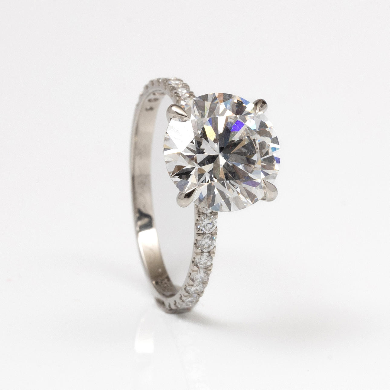 RING, Platina, Briljanter 4,02 ct.