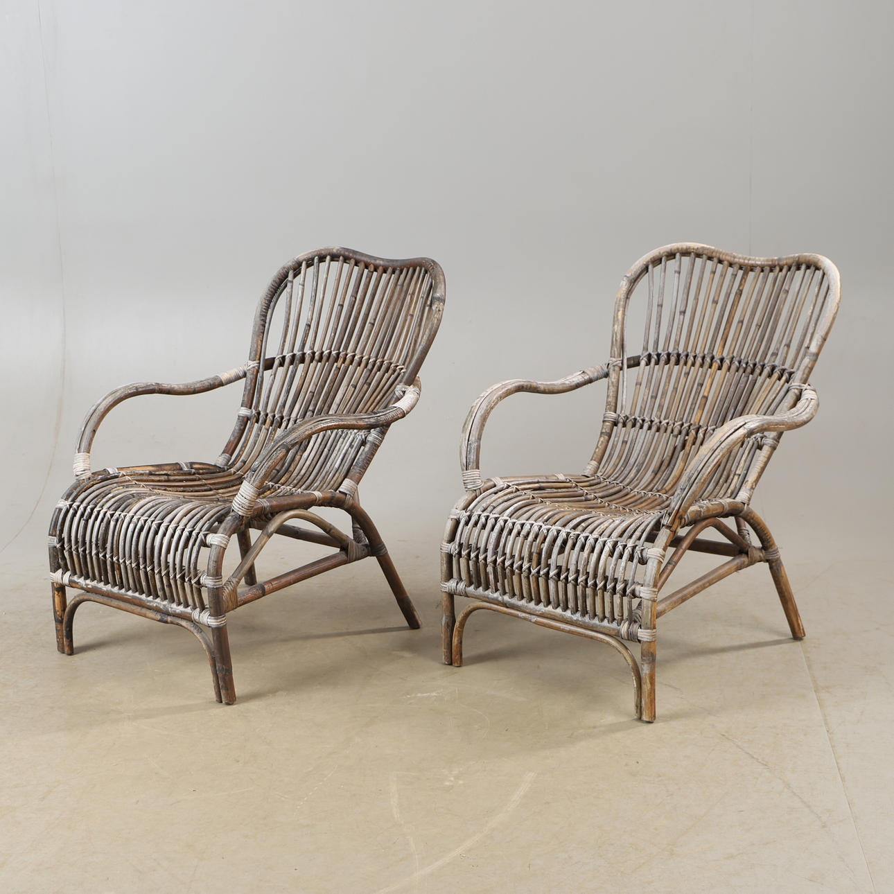 LÆNESTOLE, 1 par, rotting, Granit, 2000'erne.