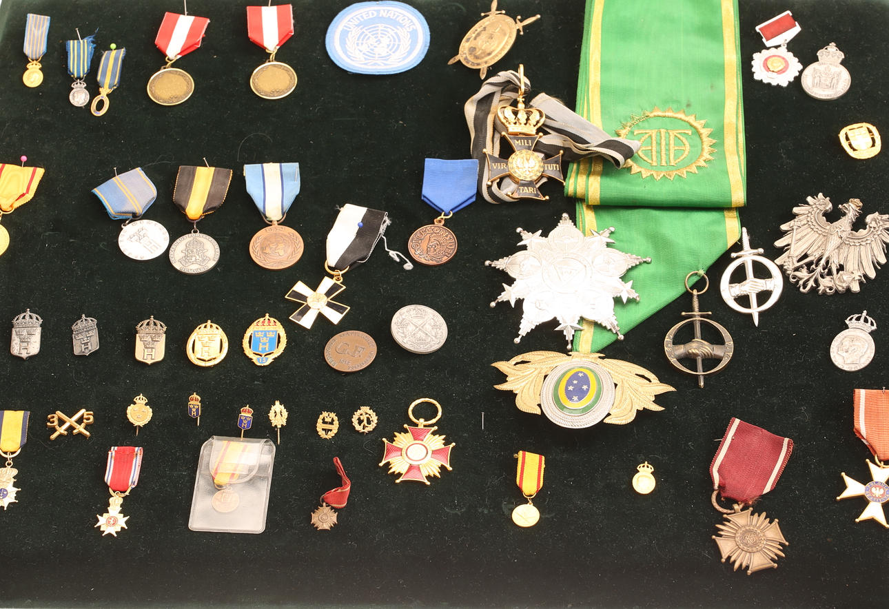 FESTMEDALJER OG BADGES.