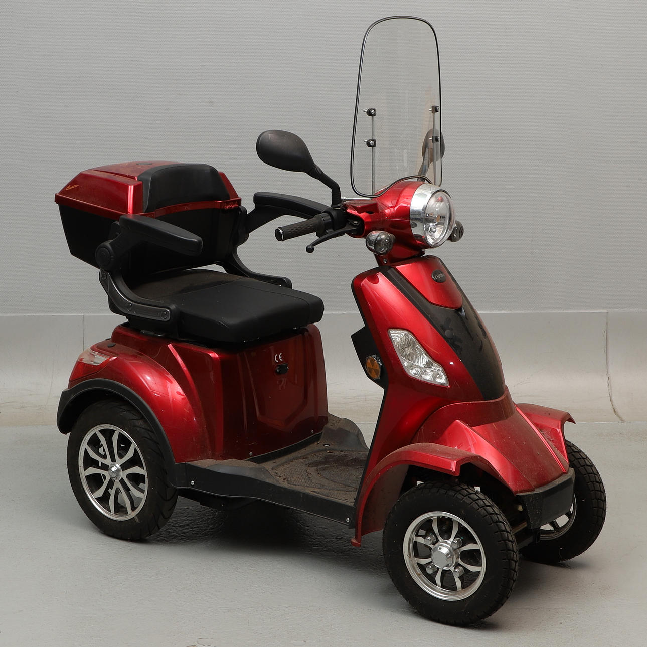 LAUFROLLER, Skand, Leijona, 1400, rot.