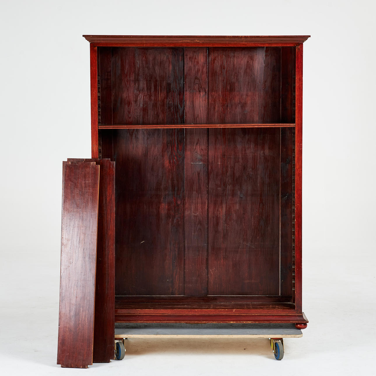BOOKCASE. Early 20th century, removable shelves.