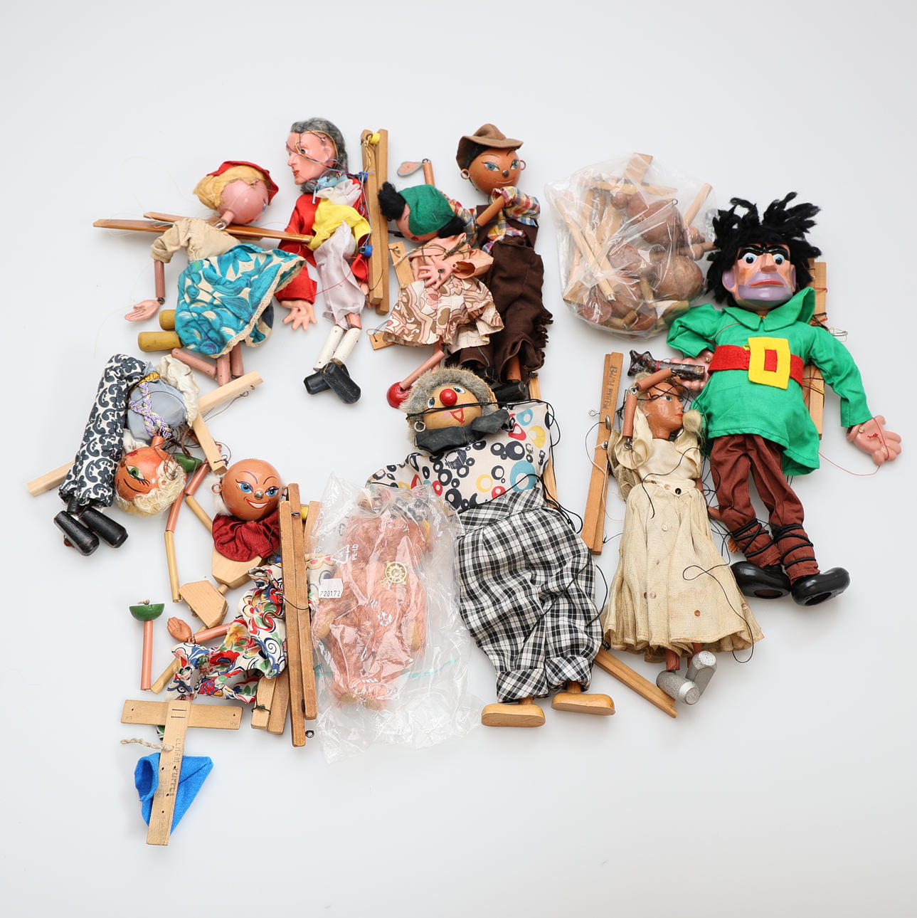 STEIFF MINIATURE BEAR AND PELHAM PUPPETS.