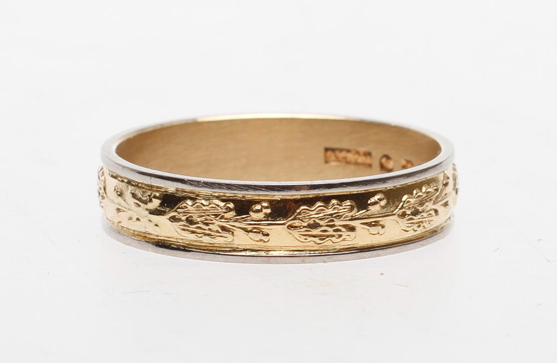 RING, 18k guld, vikt ca 5 gram.