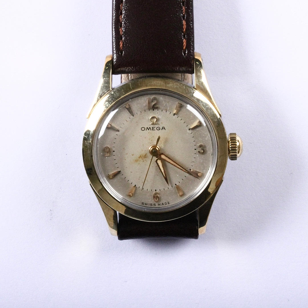 Naisten rannekello, Omega, kulta teräkselle.