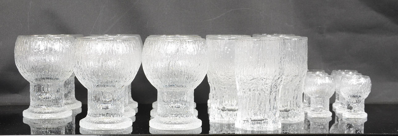 TIMO SARPANEVA. GLASSERVISDELAR, 21 delar, "Kekkerit", Iittala, 1970/1980-tal.