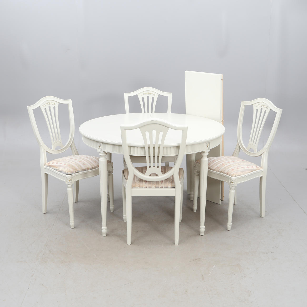 A Gustavian-style dining group, 5 pieces.