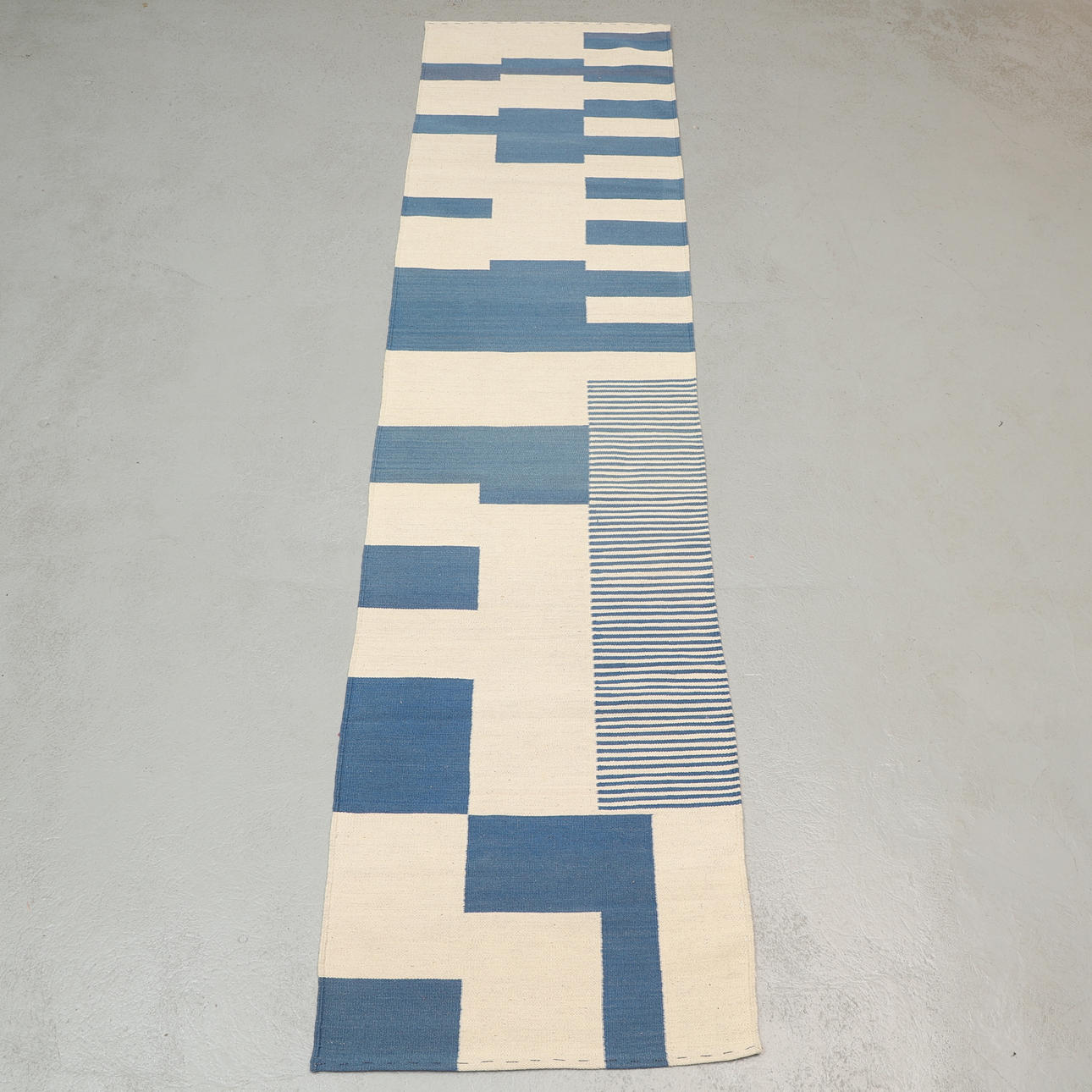 CARPET, Kelim, gallery model, ca 328x82 cm.