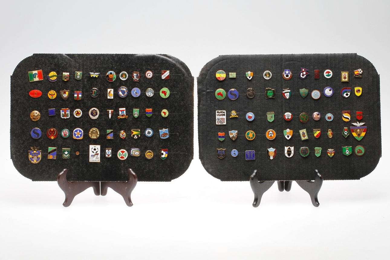 PINS, cirka 100 st. Sportklubbar.