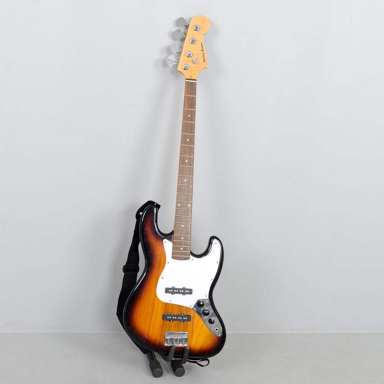 BASS GUITAR, Harley Benton.