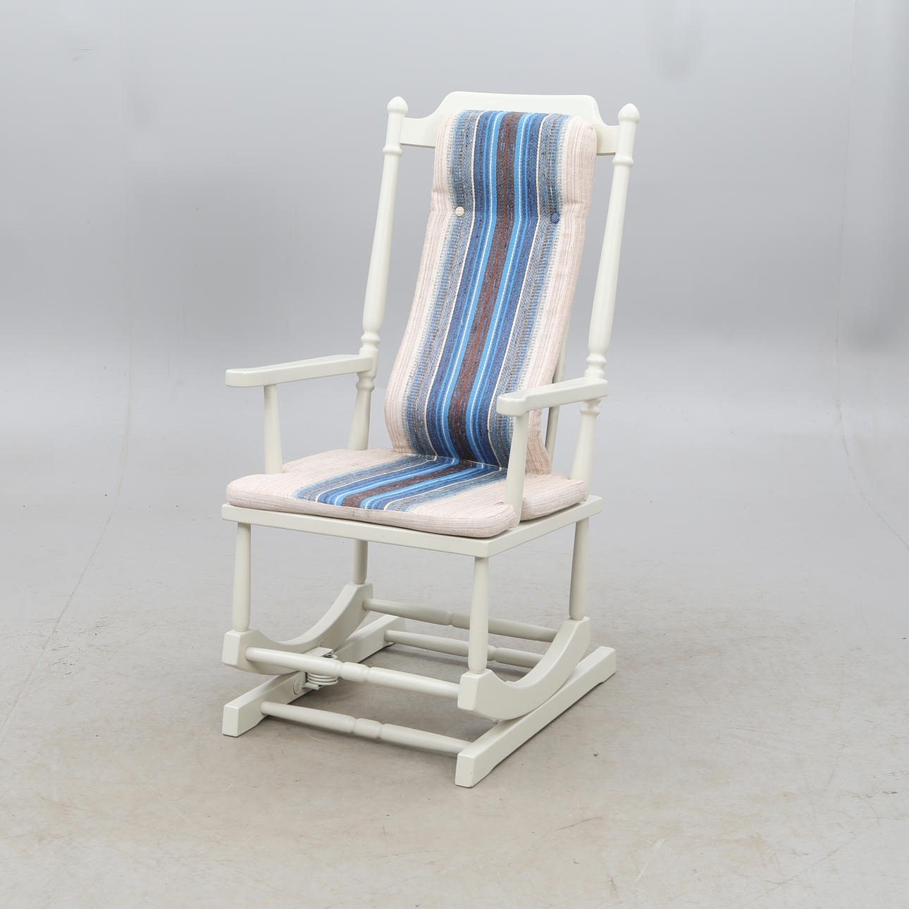 Rocking chair, American model.