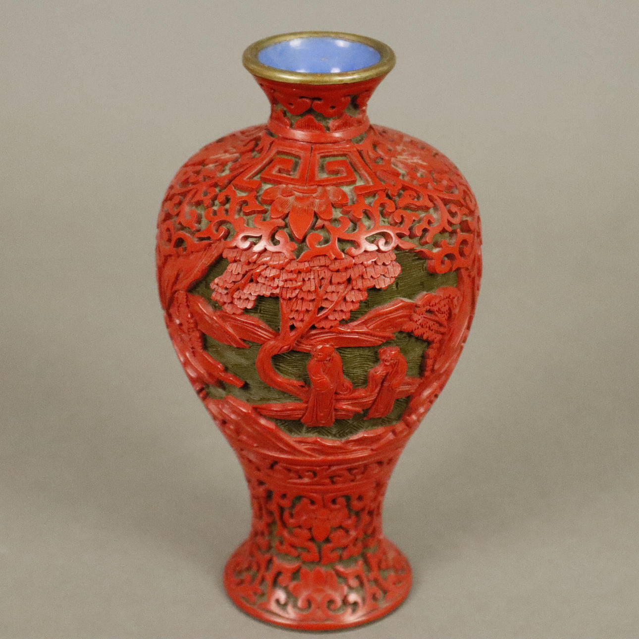 LACKVASE - China, Metallkorpus mit Lackschnitzerei.