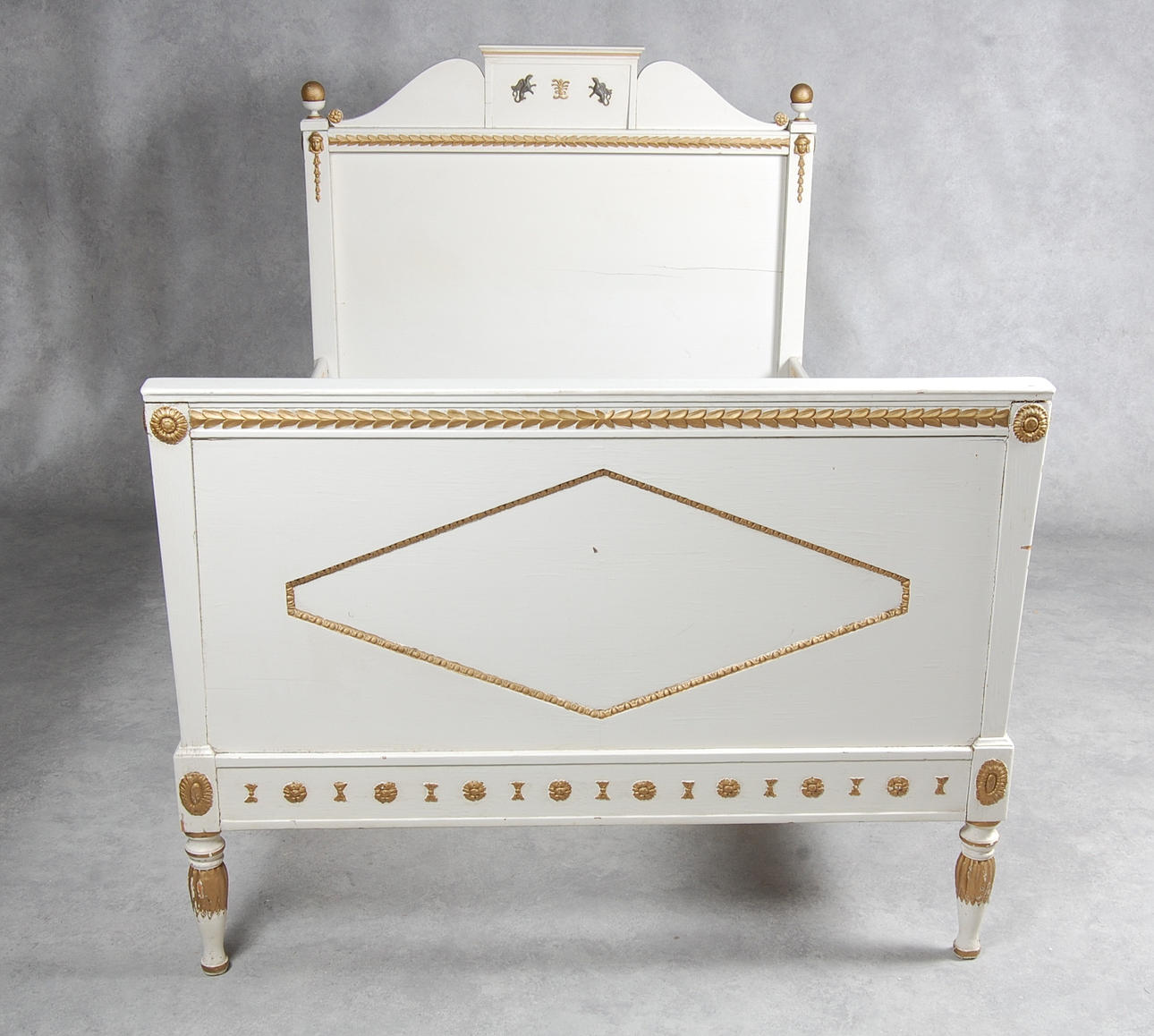 SÄNG, empirestil, 1900-talets början.