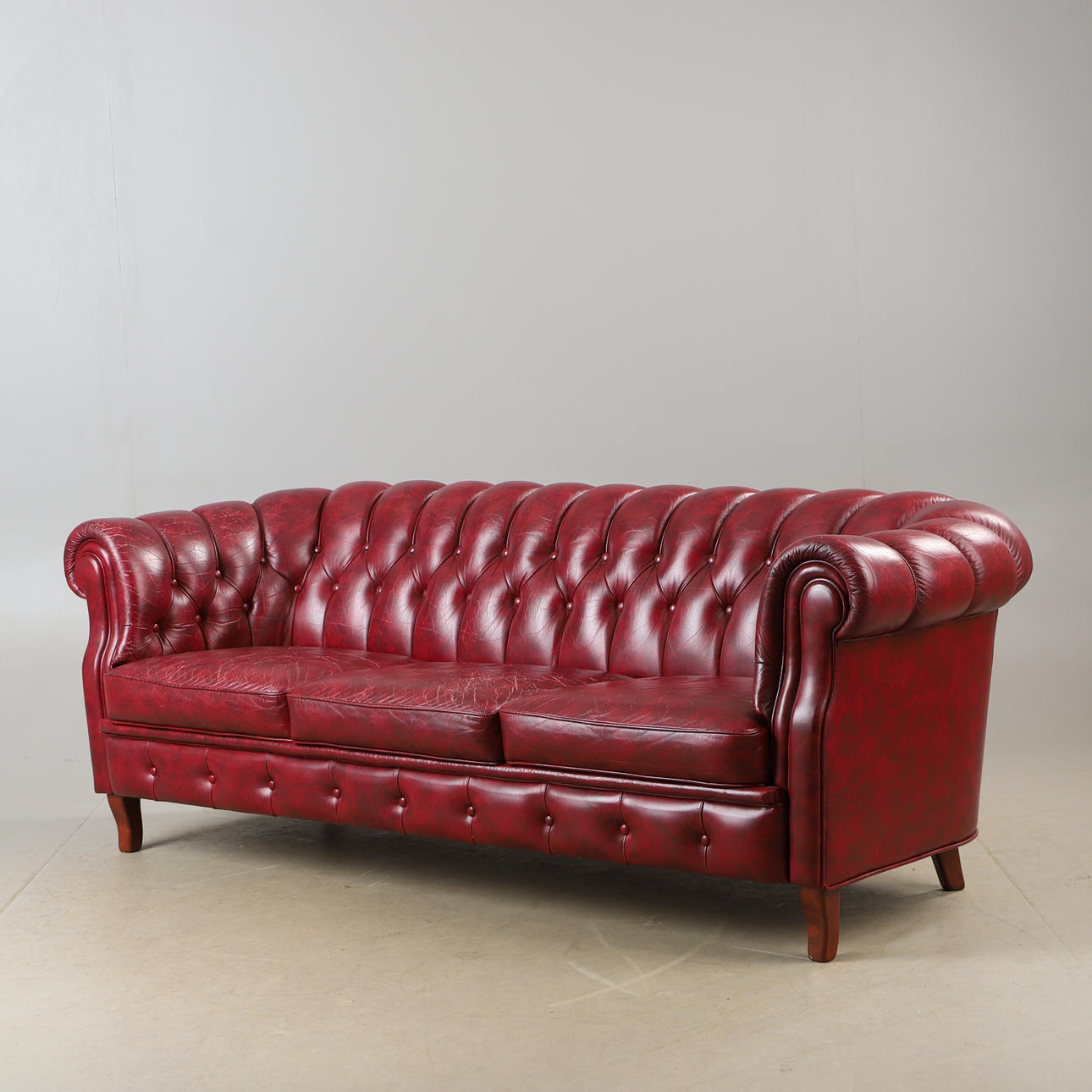 SOFA, leather upholstery, Chesterfield model.