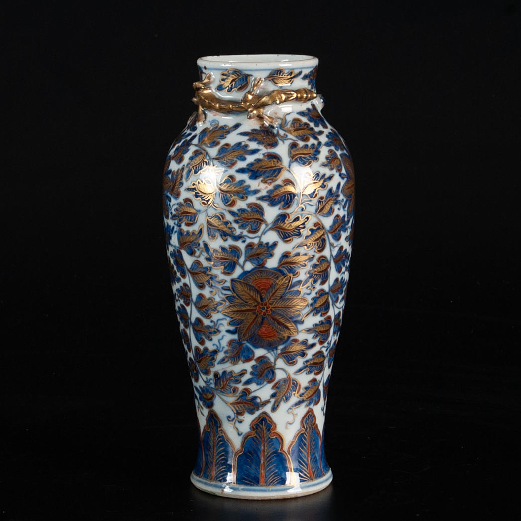 VASE. China, early 20th century.