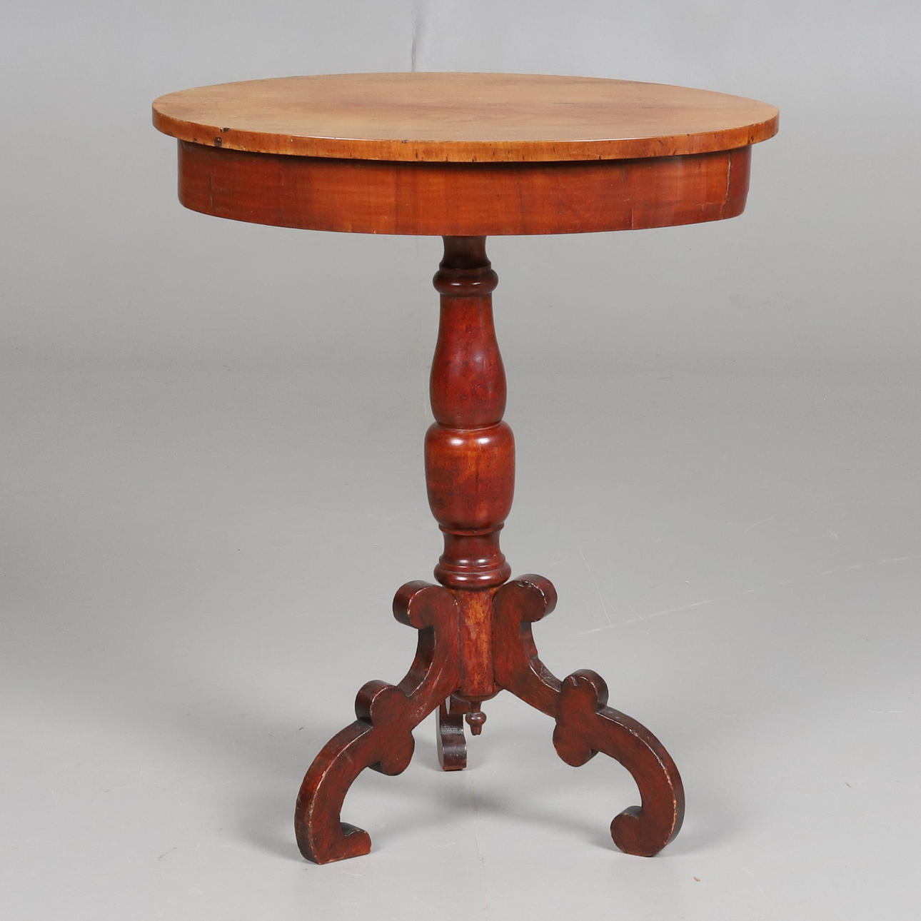 FOLDING TABLE WITH DRAWER. WOOD, 20TH CENTURY.