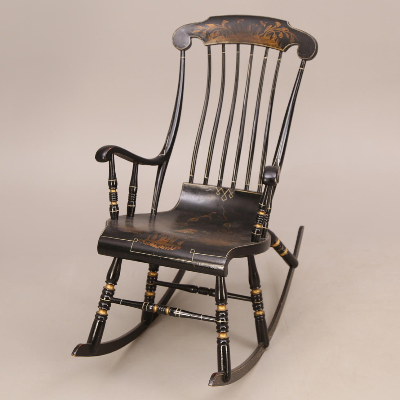 GUNGSTOL, svart, dekormålad växter, tidigt 1900-tal.