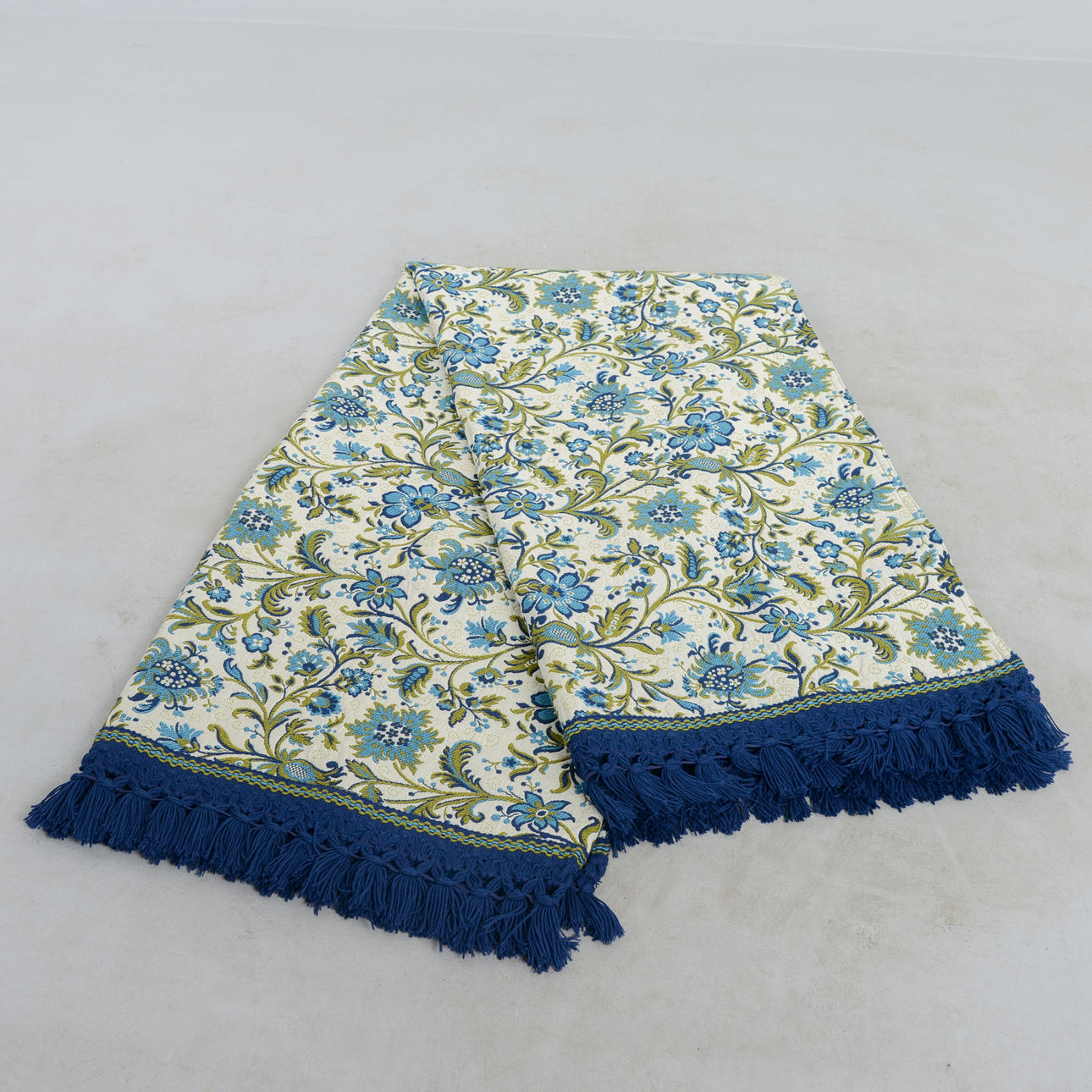 COLCHA, Italia, 260 x 260 cm.