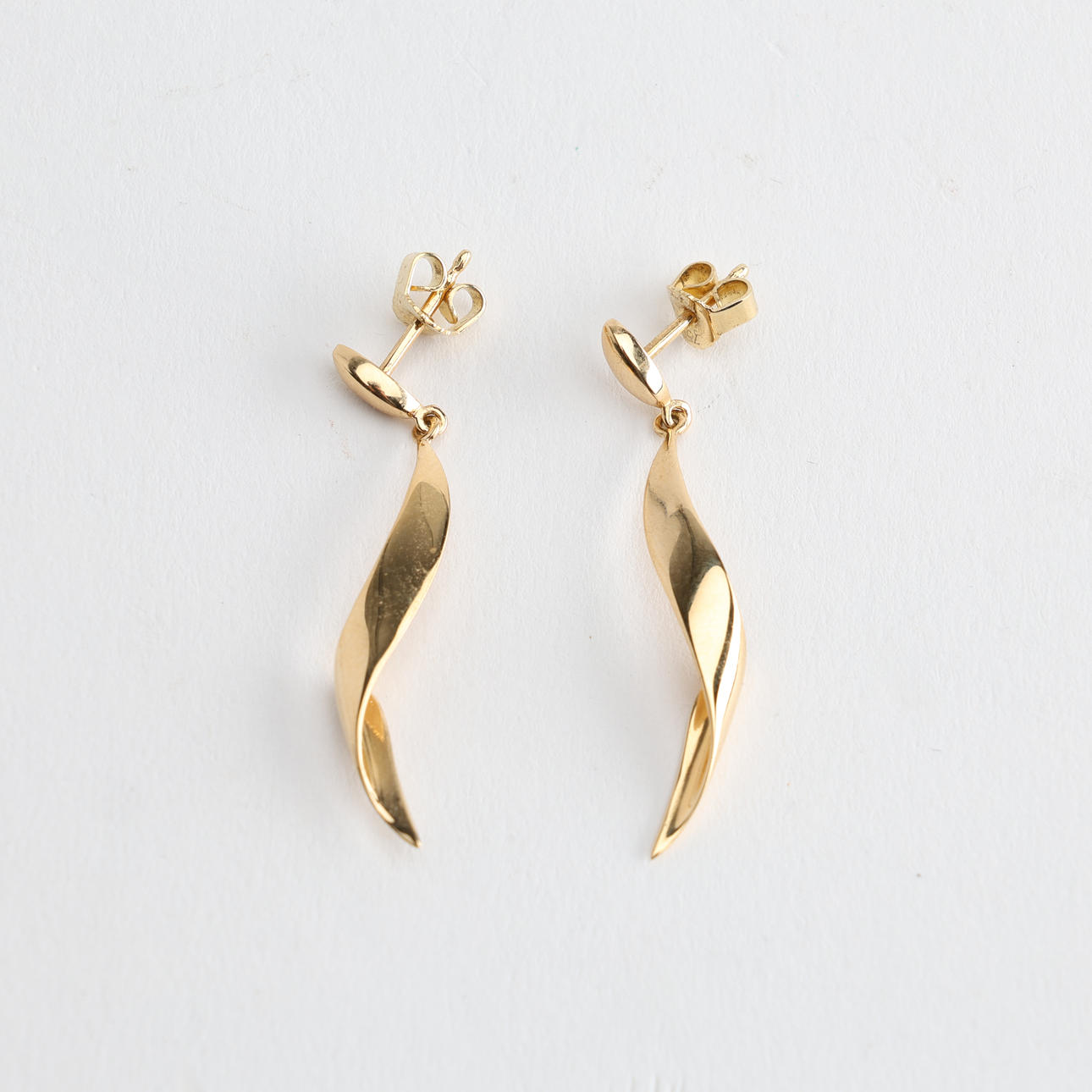 ØRERINGE, 1 par, 18K guld.