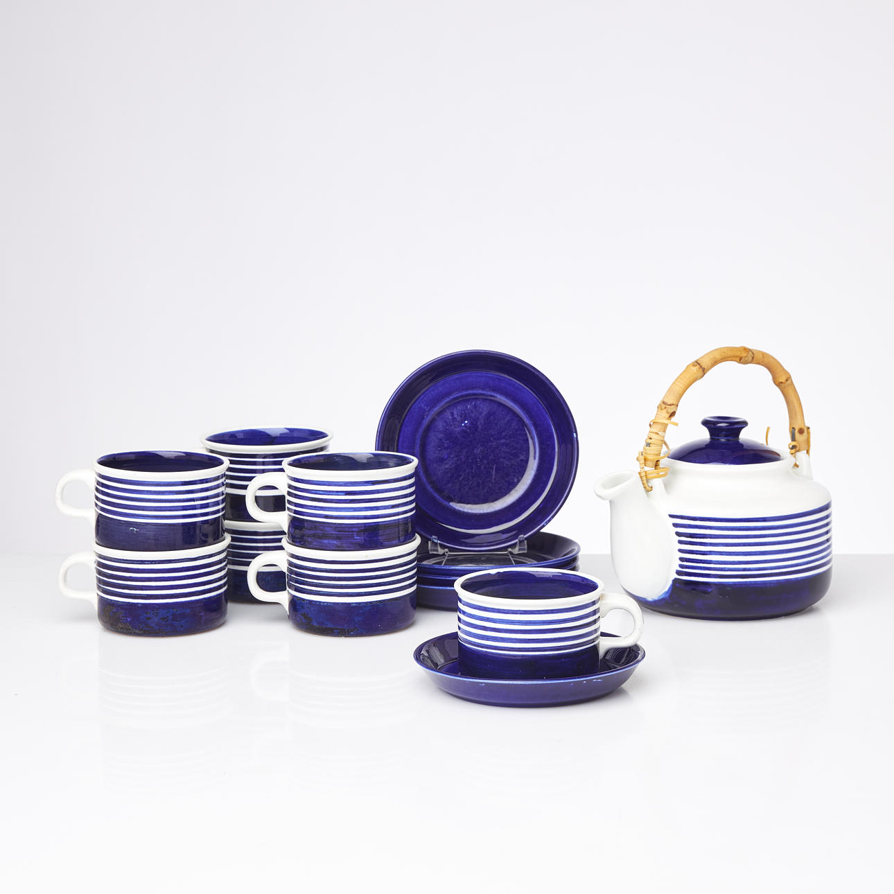 KARIN BJÖRQUIST. Tableware, 9 dlr, Cobalt, Gustavsberg, flintware, 5 teacups with saucer + 2 extra saucers, coffee pot.