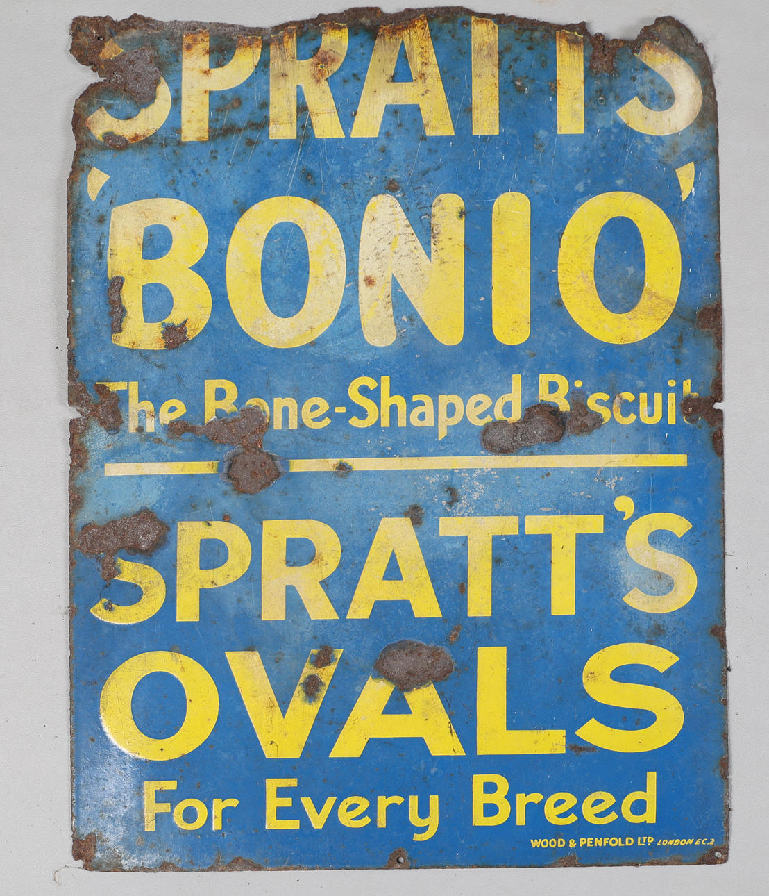 A 'SPRATT'S' ENAMEL ADVERTISING SIGN.