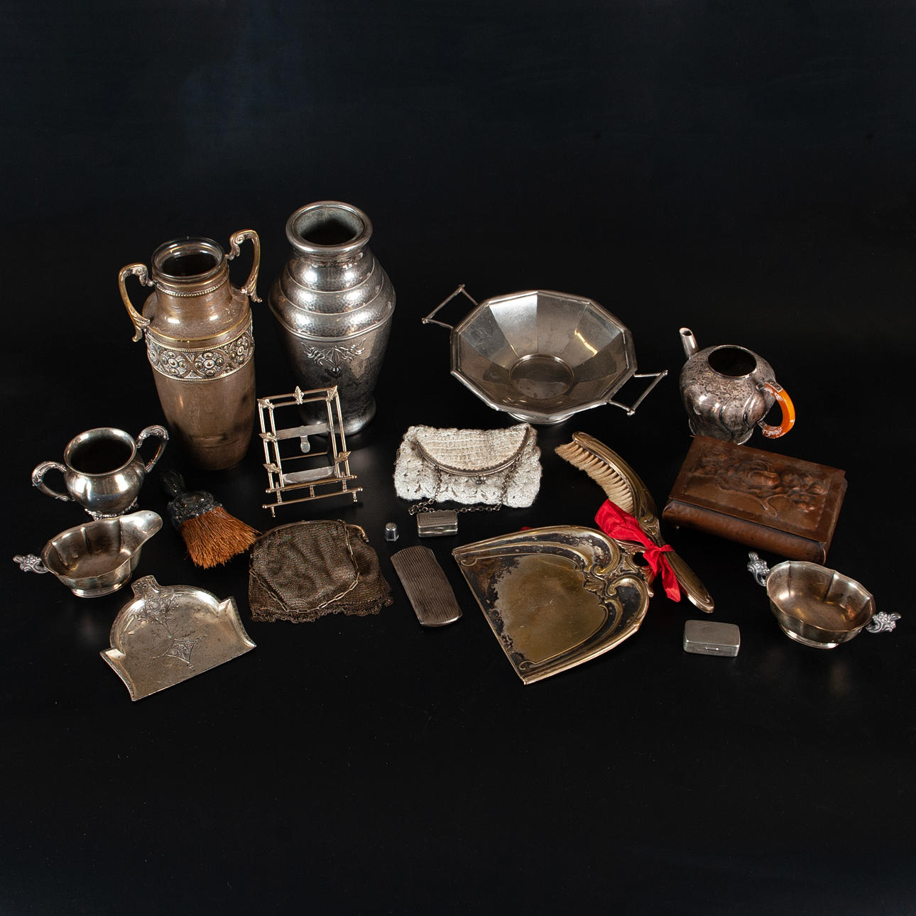 NEW SILVER OBJECTS, of which 1 piece silver.