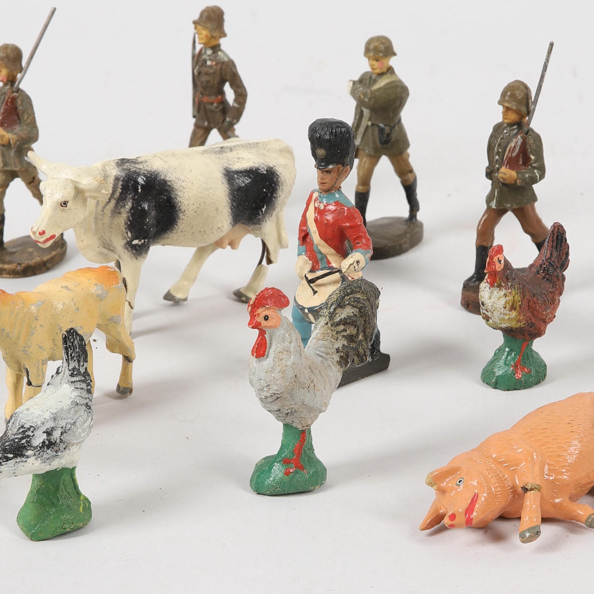 FIGURES, 14 pcs, including Elastolin & Lineol.