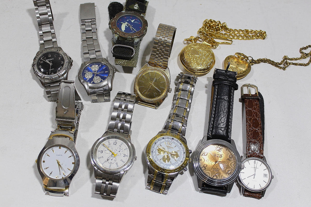 KLOCKOR, 11 st, herr och dam.