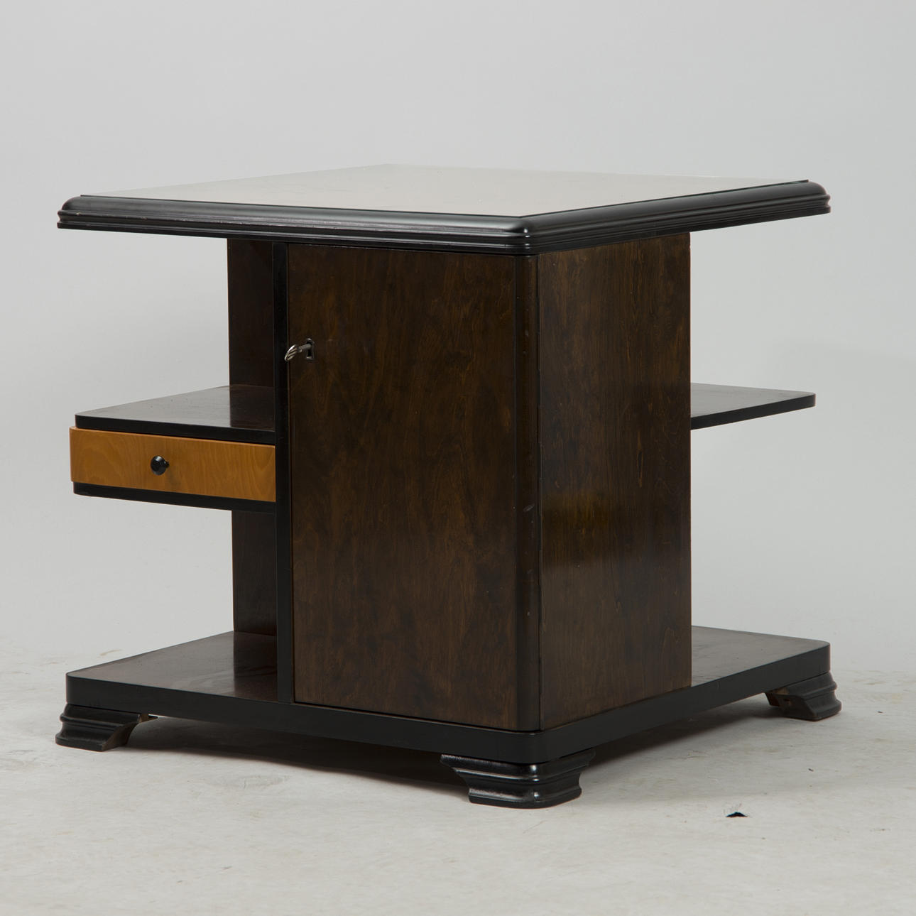 RÖKBORD, björk med intarsia och svärtade detaljer/glasskiva, Art Deco.