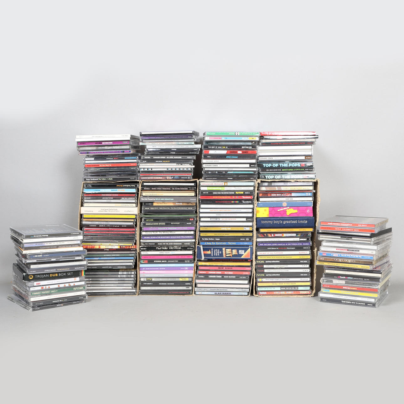 A LARGE COLLECTION OF CD'S (QTY).
