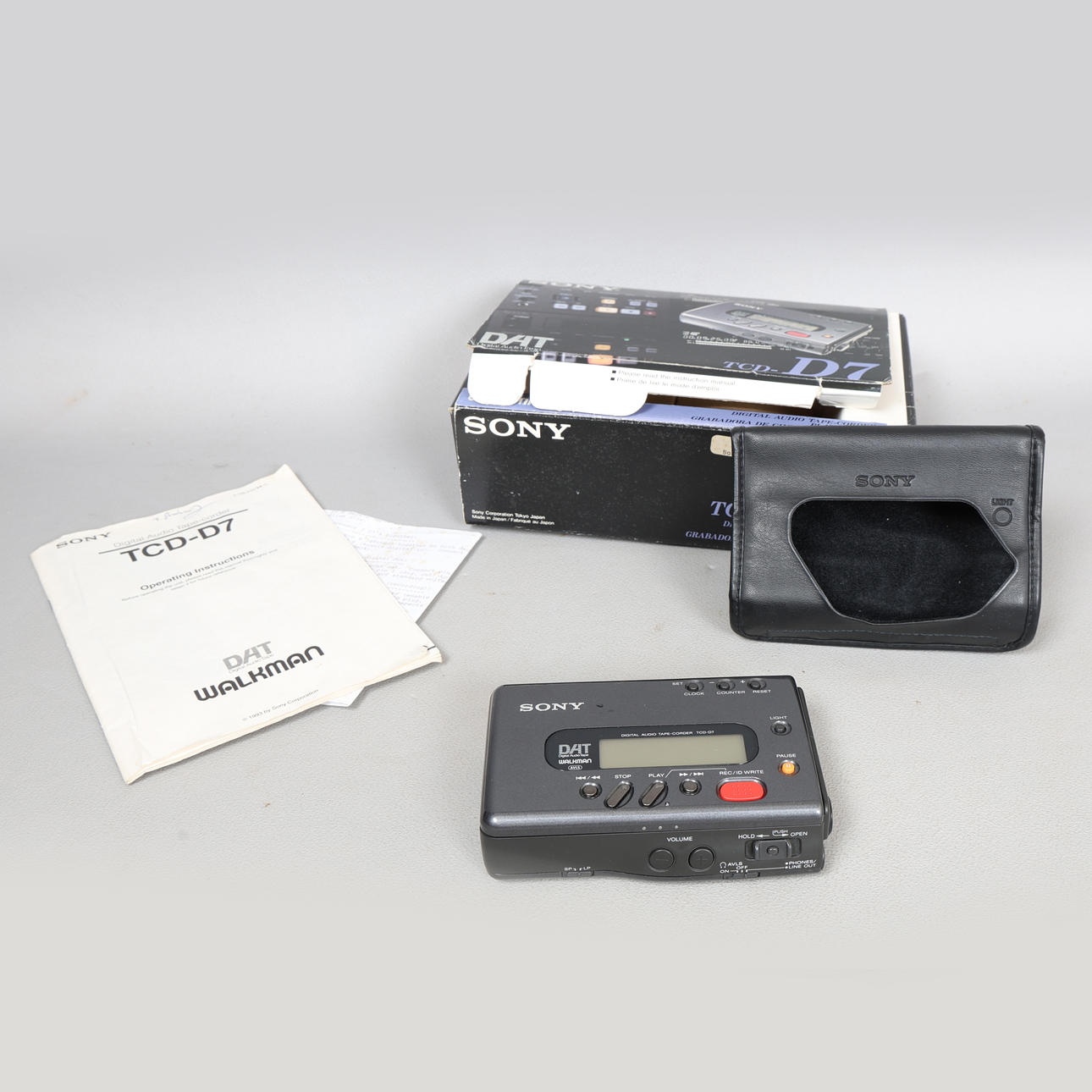 SONY DAT WALKMAN TCD-D7 RECORDER. Collectables - Audio, Vinyl & Hi