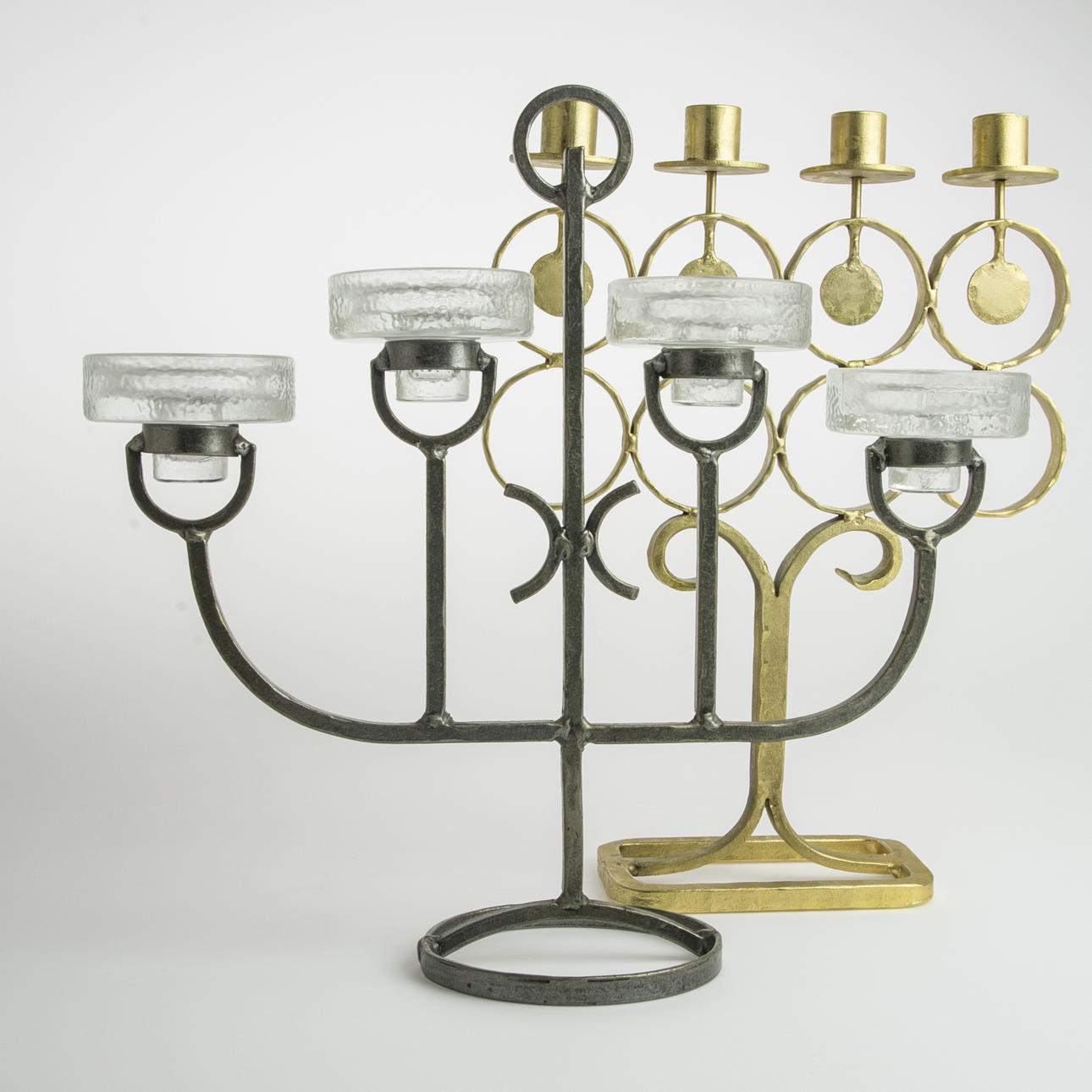 KANDELABRAR, 2 stycken, smide/glas.