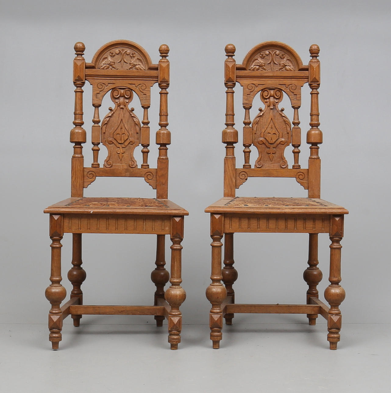 STOLAR, 2 st, renässansstil, omkring år 1900.