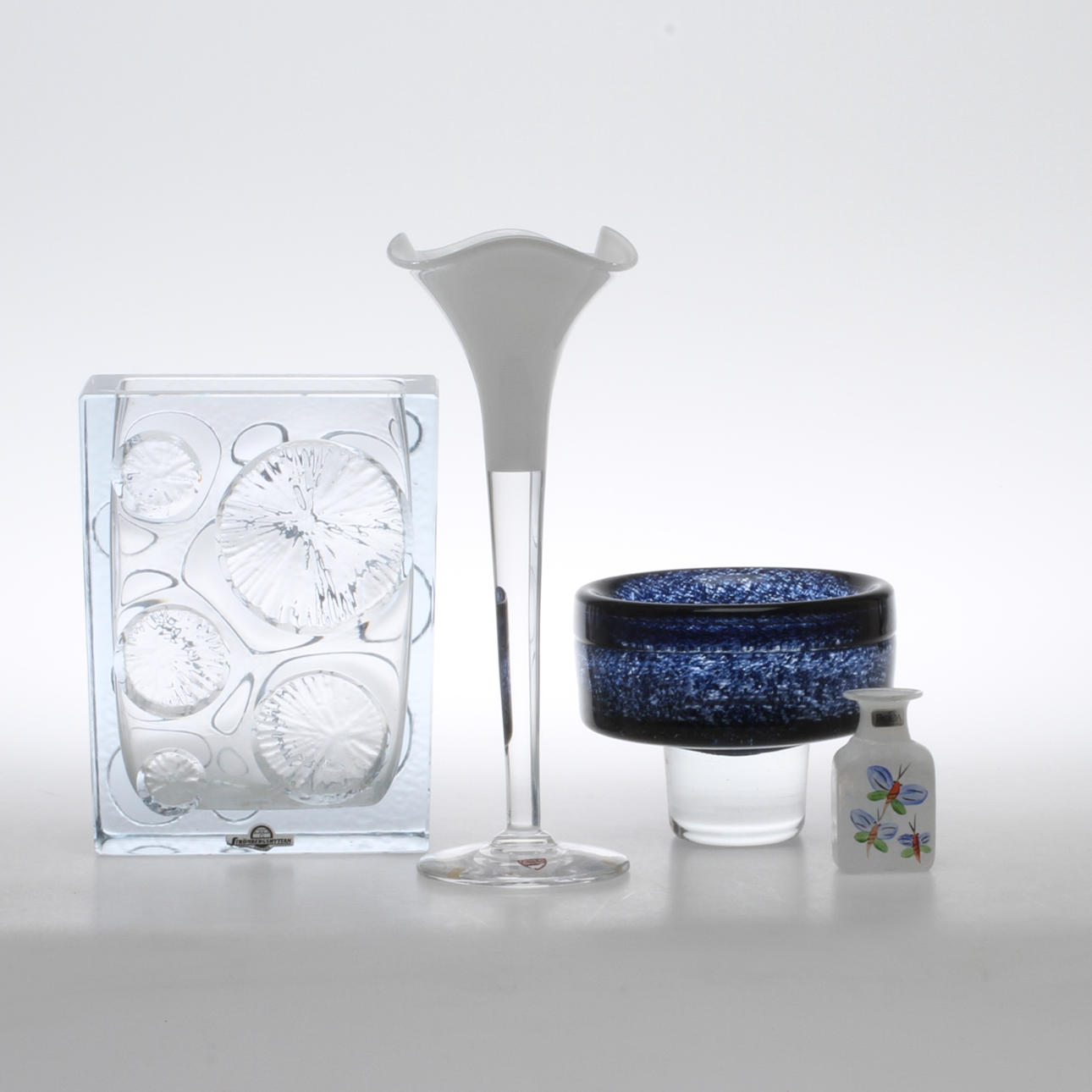 GLAS, 4 delar, bl a Strömbergshyttan, Orrefors och Ulrica Hydman-Vallien för Boda.