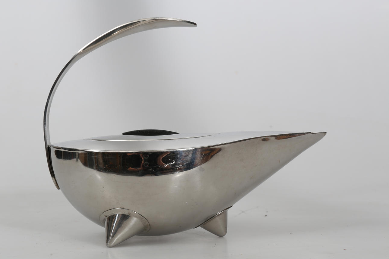 TEKANNA ,rostfritt stål, design C Jörgensen, Bodum.