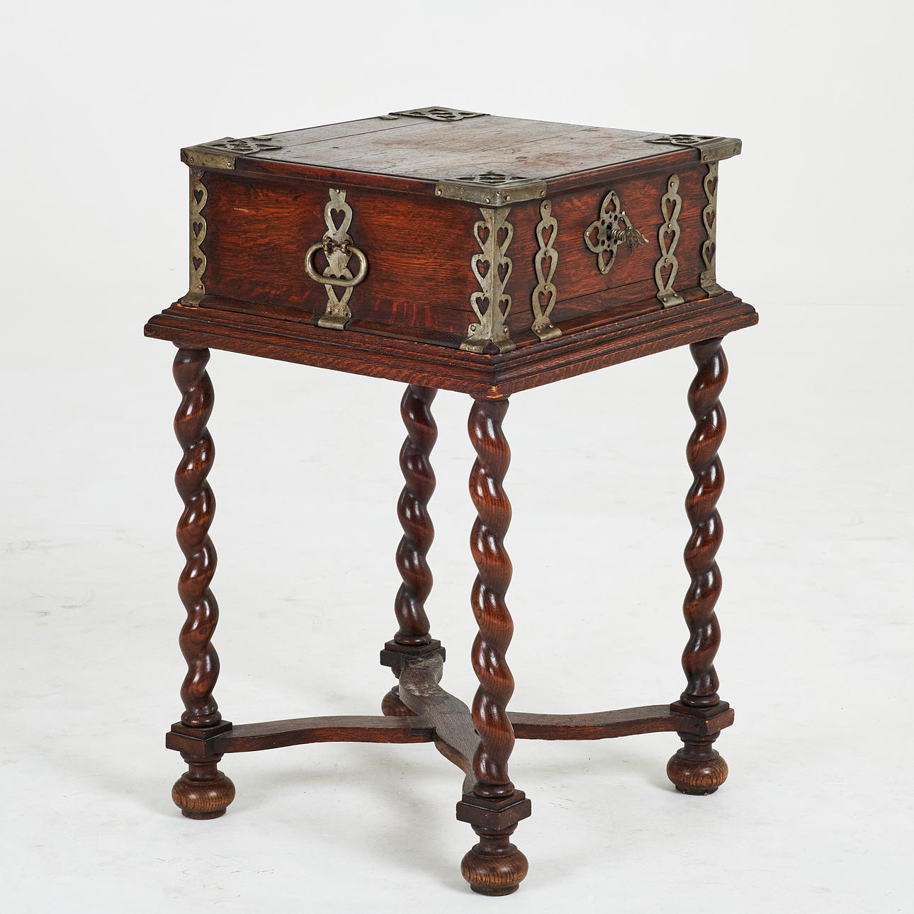 A 20th-century oak trellis, metal decor elements.