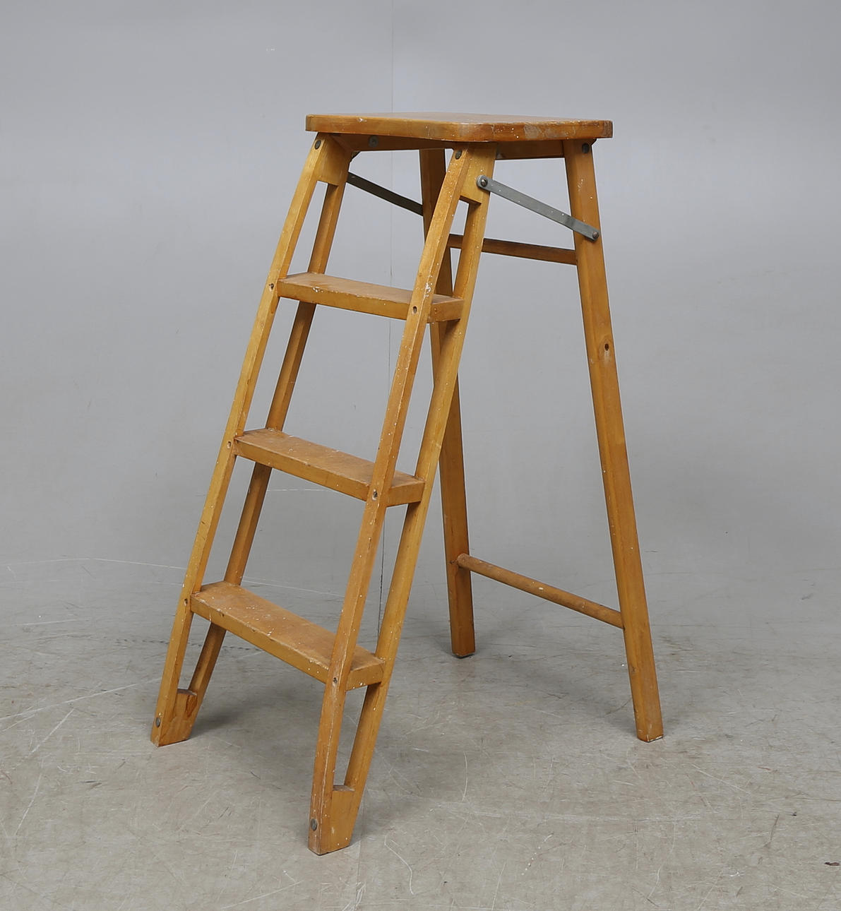 STEGPALL, brickmärkt Slöjdmagasinet, 1900-tal.