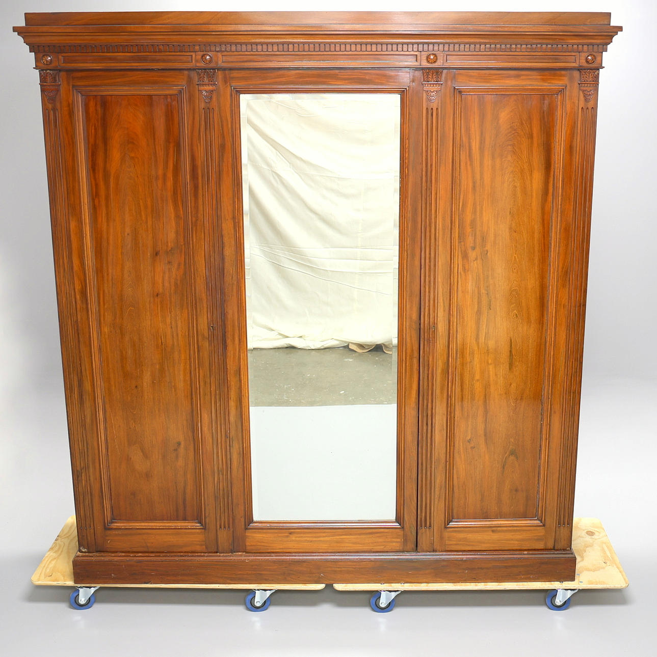 VICTORIAN MAHOGANY COMPACTUM.